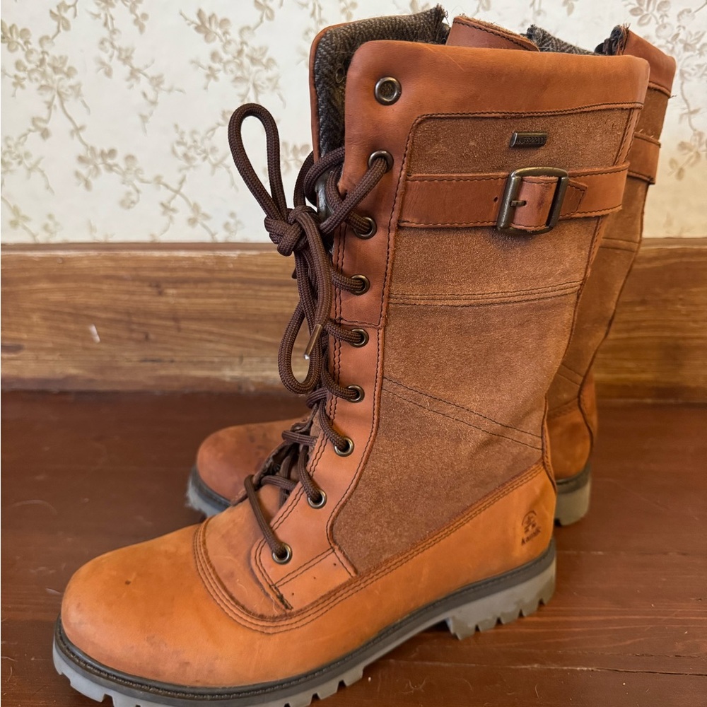 Kamik Women's Tan Lace-Up Boots